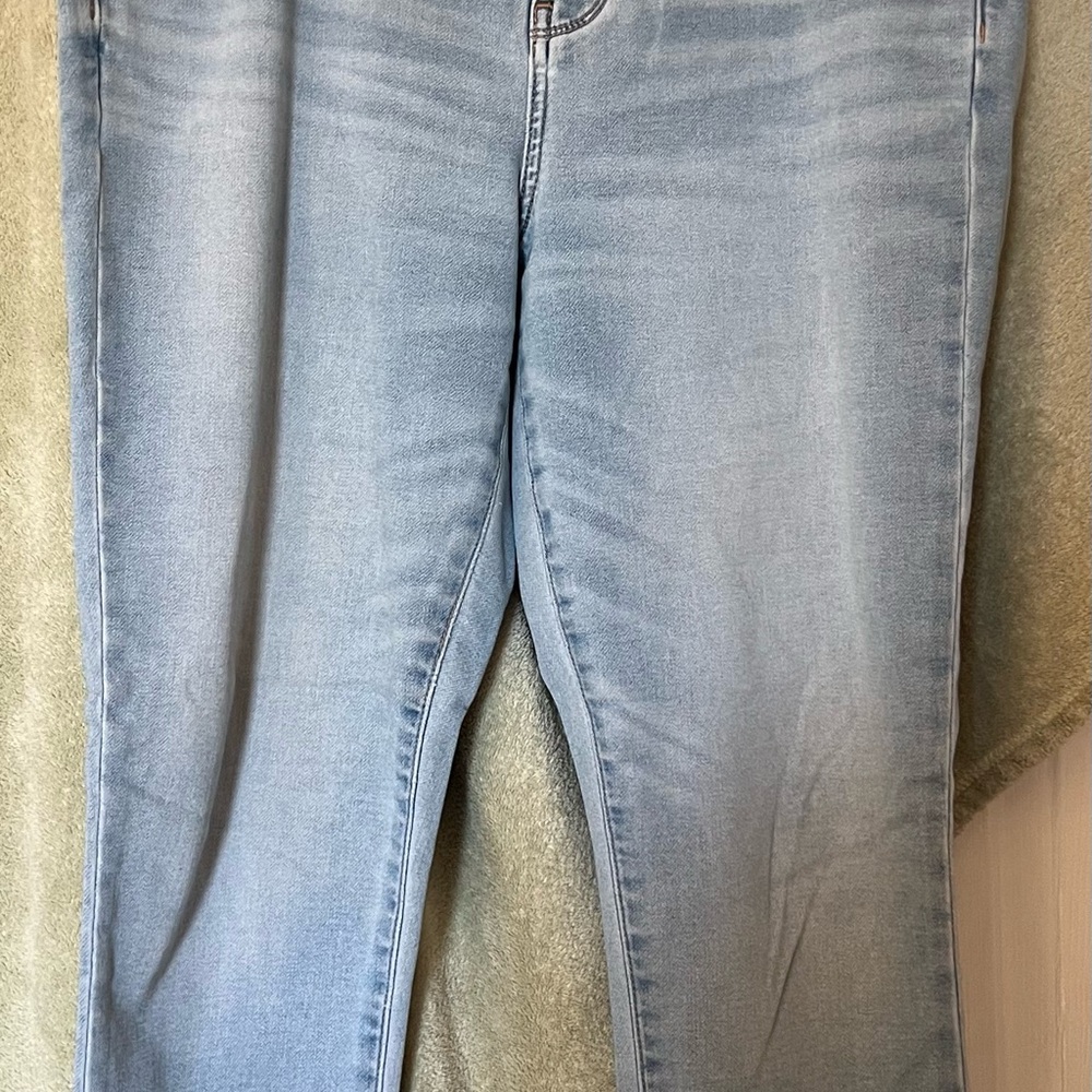 American Eagle Outfitters Light Blue Skinny Jeans